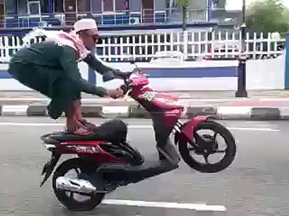 Atraksi Motor yang Jangan Ditiru