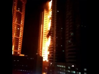 Un immeuble entier en feu à Dubaï - Tour Ajman One
