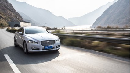 El Jaguar XJ atraviesa la Yaxi ‘Skyroad’ Expressway