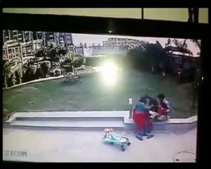 Caught On Camera : Horrible Dog attacks Girl in Ahmadabad
