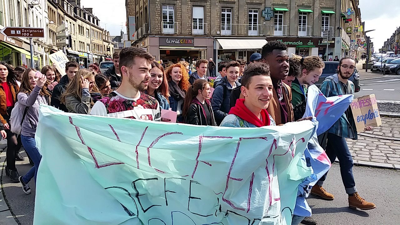 Manifestation des lycéens et des syndicats contre la loi Travail