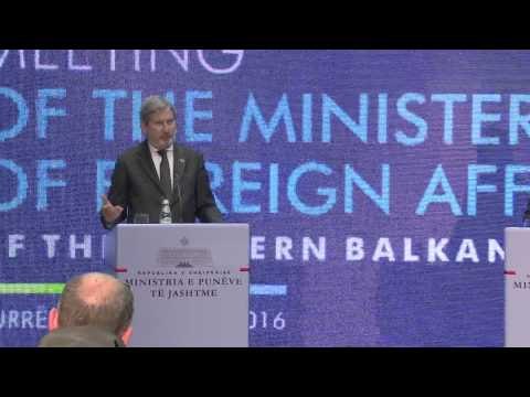 Hahn: Miratoni reformën përpara pushimeve të verës! - Top Channel Albania - News - Lajme