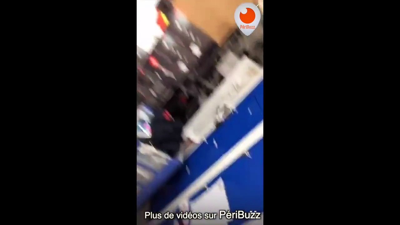 Vidéo choc : deux employés de SFR se filment en train de détruire le téléphone d'un client