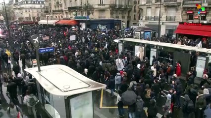 Tear Gas and Clashes over Proposed Labor Reforms