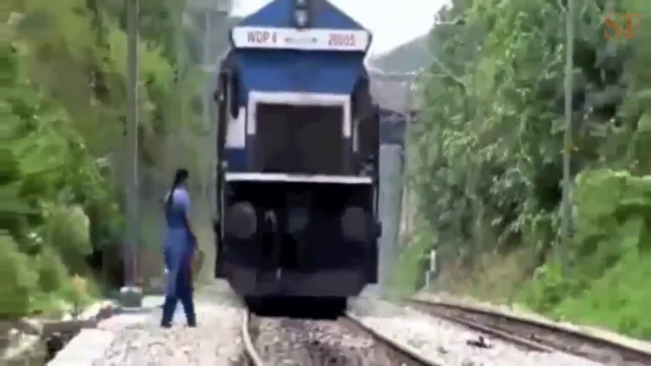 Ölüme Ramak Kala , En inanılmaz ucuz kurtulma ve ölümden dönme videoları (Gözlerinize inanamayacaksınız)