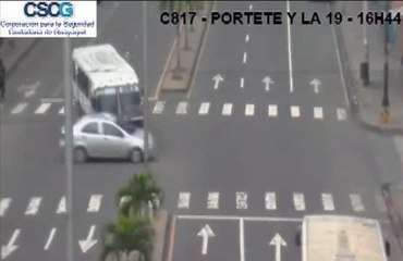 Un choque registrado por las cámaras ECU 911 al Oeste de Guayaquil
