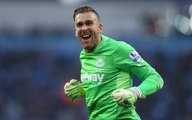 Adrian Goalkeeper amazing solo Goal - West Ham vs West Ham Legends 2016