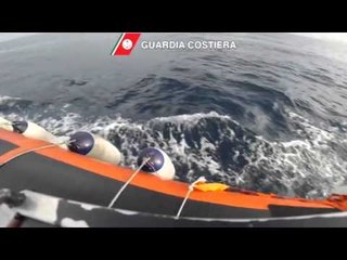 Në brigjet e Italisë zbarkojnë 21 klandestinë, ndalohet dhe skafisti shqiptar- Ora News