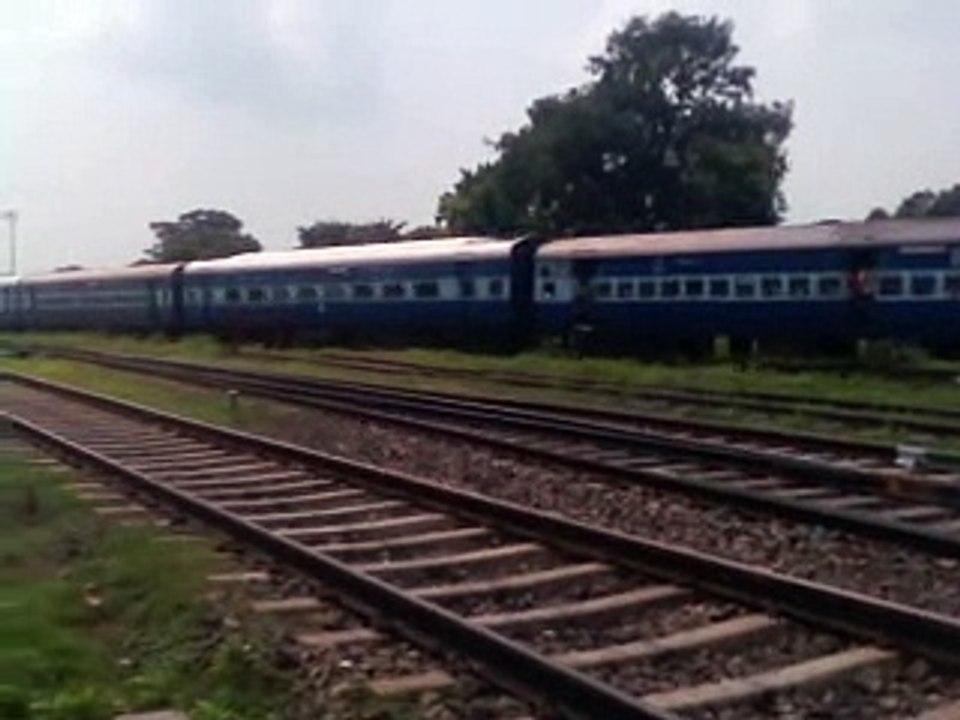 MGS WDM3A with 12488 Anandvihar Terminal-Jogbani Seemanchal Express enters Katihar Junction