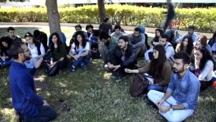 Mersin Bildiriye İmza Atan Akademisyen Açık Havada Ders Verdi