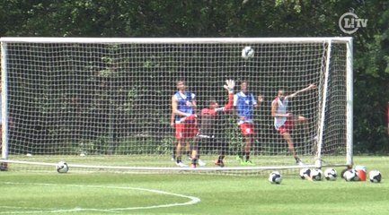 下载视频: Wesley faz dois golaços e dá bela assistência em treino do São Paulo