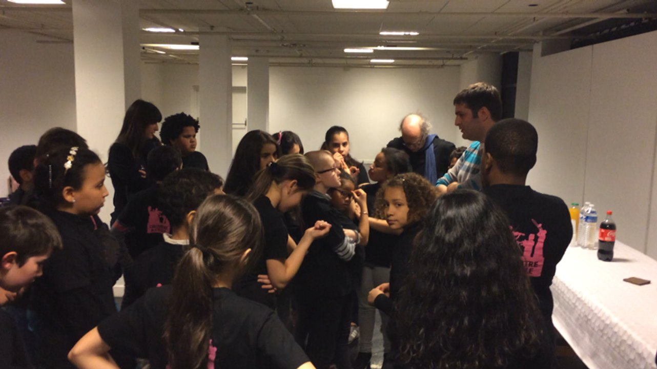 Les écoliers de la Vallée jouent devant Eric Truffaz