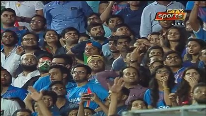 تاریخی لمحات بھارتیوں کے اداس چہرے اور ویسٹ انڈیز کا جشن