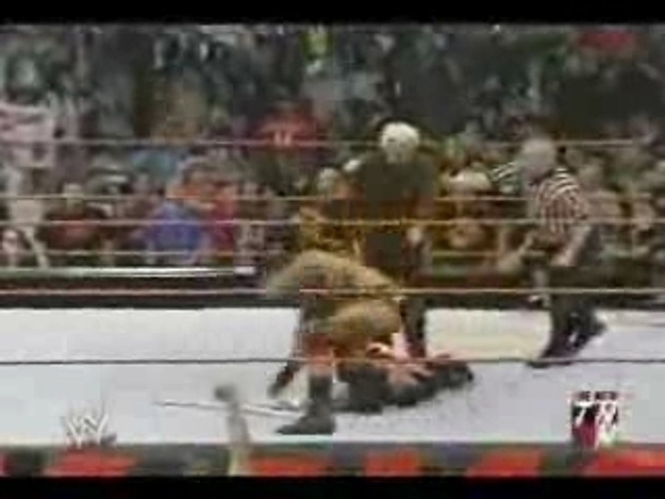 Batista vs Tommy Dreamer - Hardcore Match