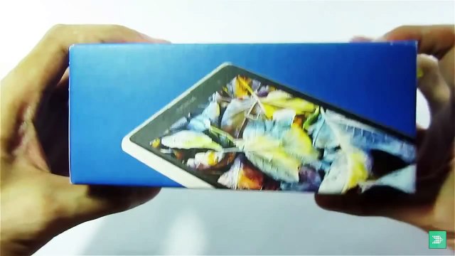 Nokia Lumia 1020 + Camera Grip Unboxing Video and Initial Impression