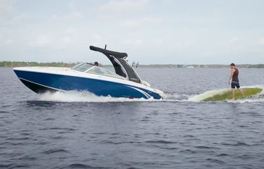 Forward Drive Wakesurfing: Cobalt R5WSS Surf Review