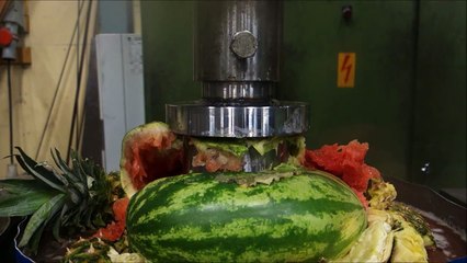 Hydraulic press kitchen: Fruit salad