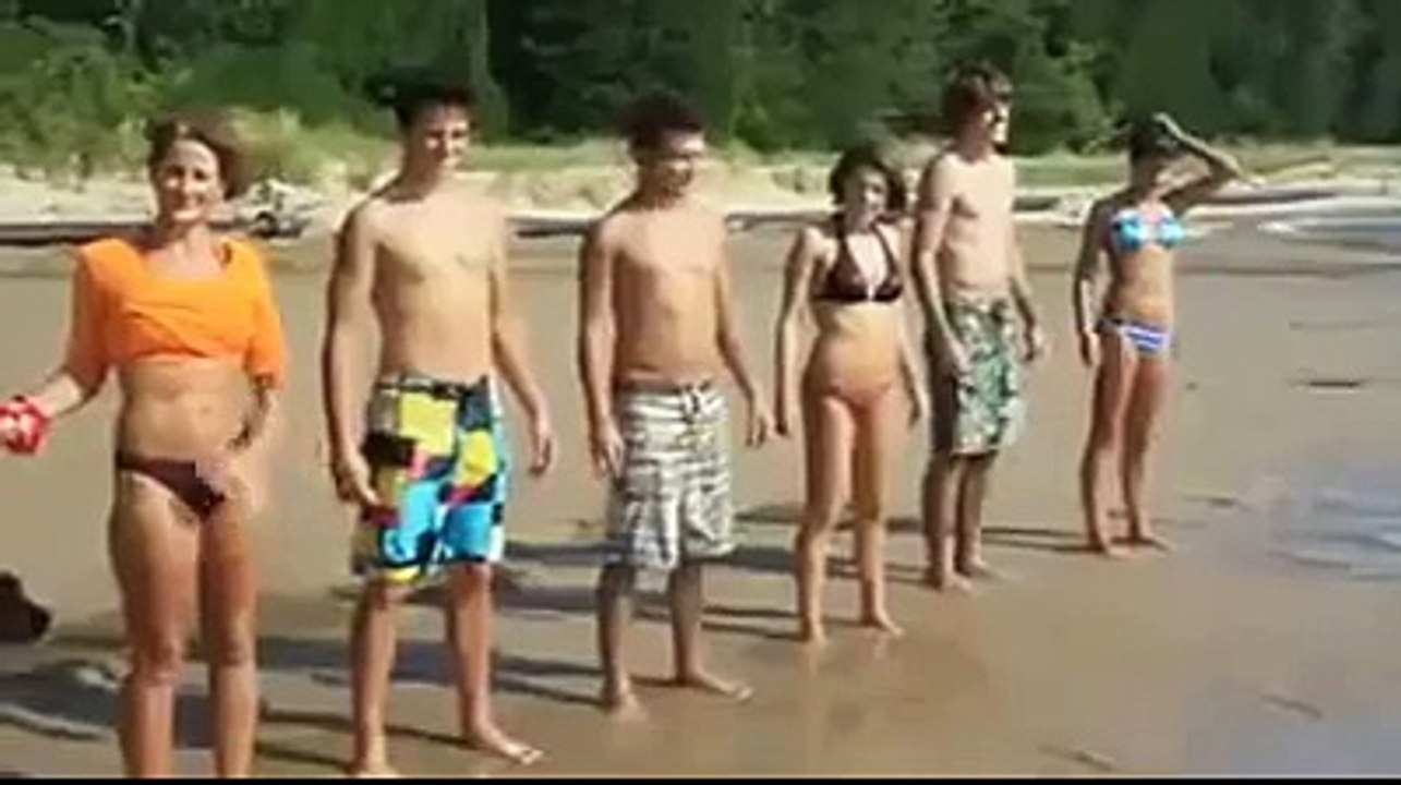 لن تصدق شباب يبتلعهم رمل البحر سبحان الله غرائب وعجائب