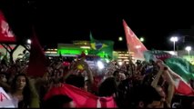 Manifestantes fazem ato cultural pró-governo em Vitória