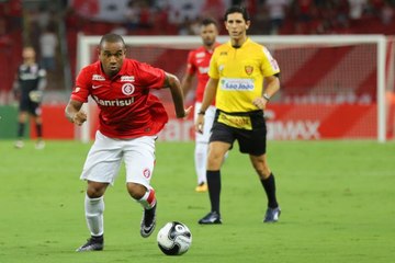Inter 'acorda' no segundo tempo e goleia o Brasil de Pelotas no Beira-Rio