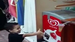 Kid gets trolled by hilarious ice cream trickster