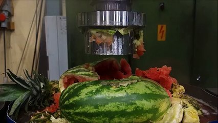 Hydraulic press kitchen: Fruit salad