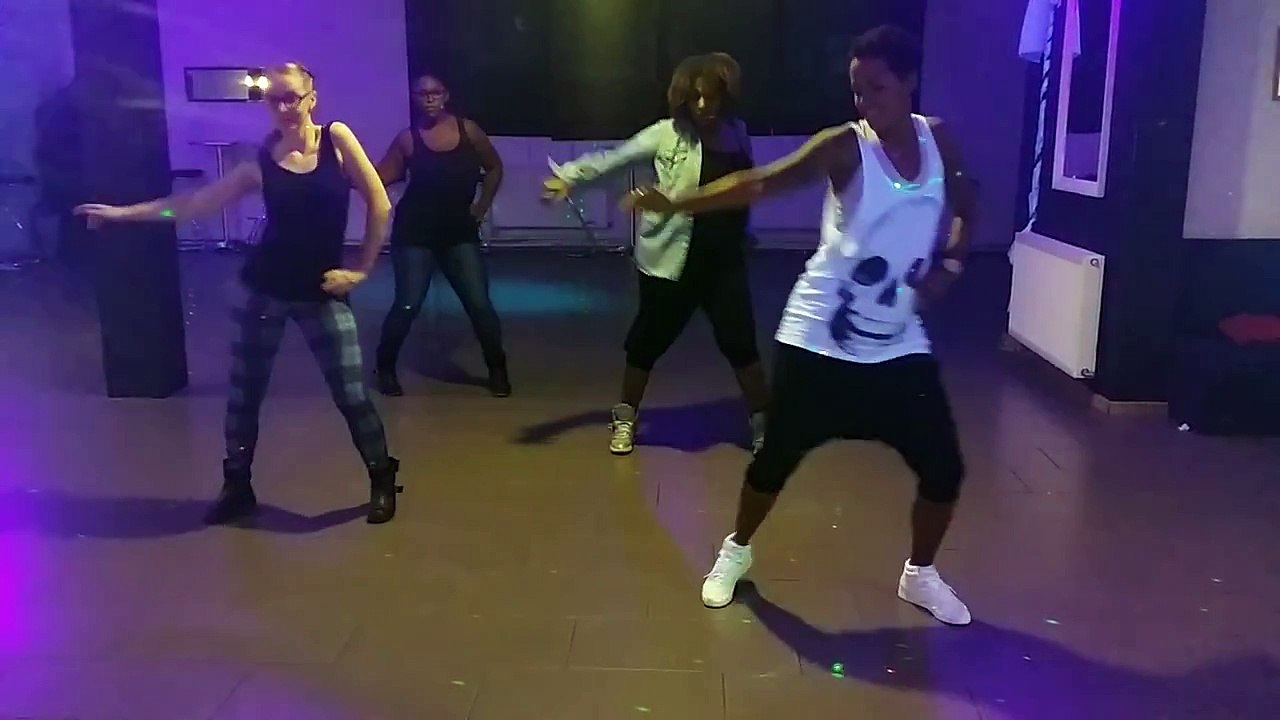 CHOREGRAPHIE ZUMBA BY SISSI ZNS RAGGA ANTHEM Straika D