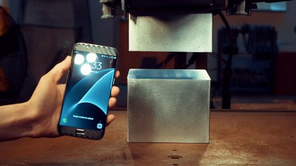 Galaxy S7 Edge 400 Tonluk Hidrolik Pres Makinesinin Altında Kalırsa