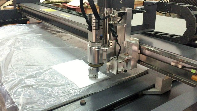 aokecut@163.com Two layer congogated fiber fly-cutter furniture machine