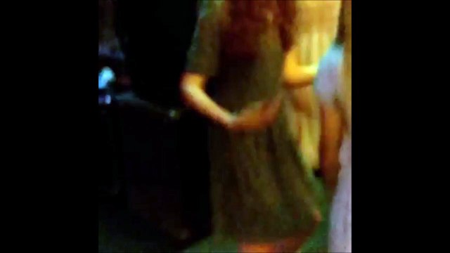 Elle pète un câble quand ses parent checkent sa soirée à la maison.. Quelle folle !