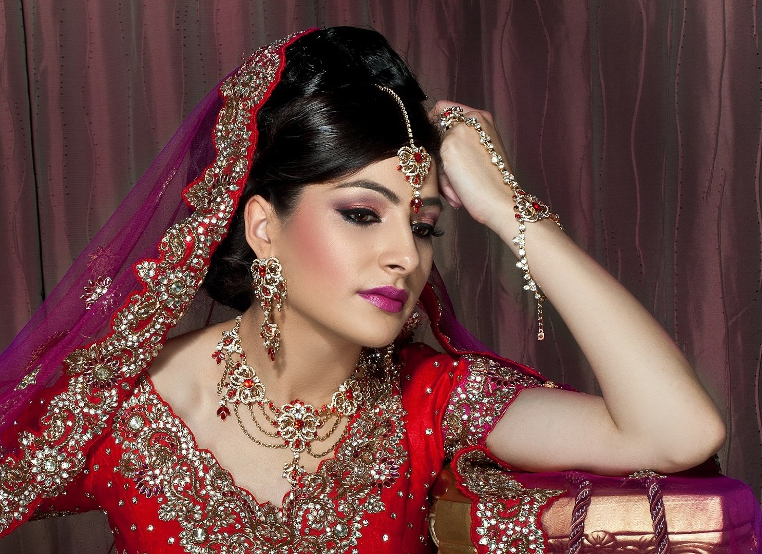 Indian-Bollywood-South Asian Bridal Makeup - Start to Finish I Pakistani  and Indian Bridal Makeup I Indian Bridal Hairstyles Ideas I Best Indian  Bridal Makeup Tips I Bridal Makeup Artist I Indian Bride