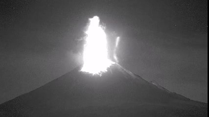 ¿Cómo se ve de noche una erupción volcánica?