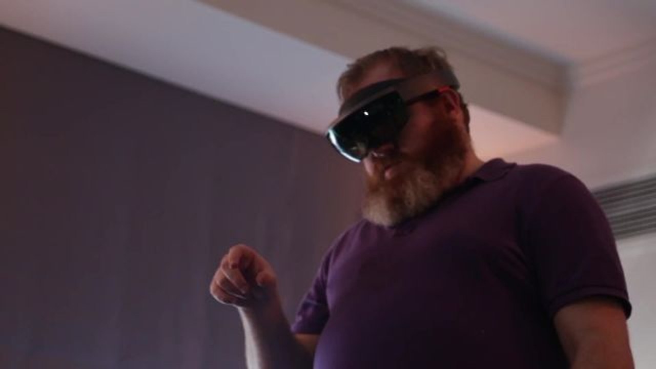 Ars plays Young Conker on Microsoft HoloLens