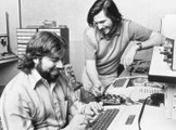 Les 40 ans d'Apple expliqués en 1 minute