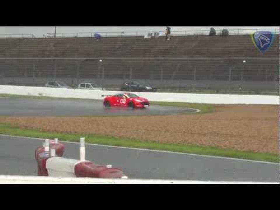 Gros aquaplaning Peugeot RCZ Racing Cup ! - GT Tour 2012 Magny-Cours