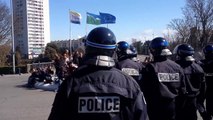 Des CRS gazent des manifestants non violents à Saint-Brieuc