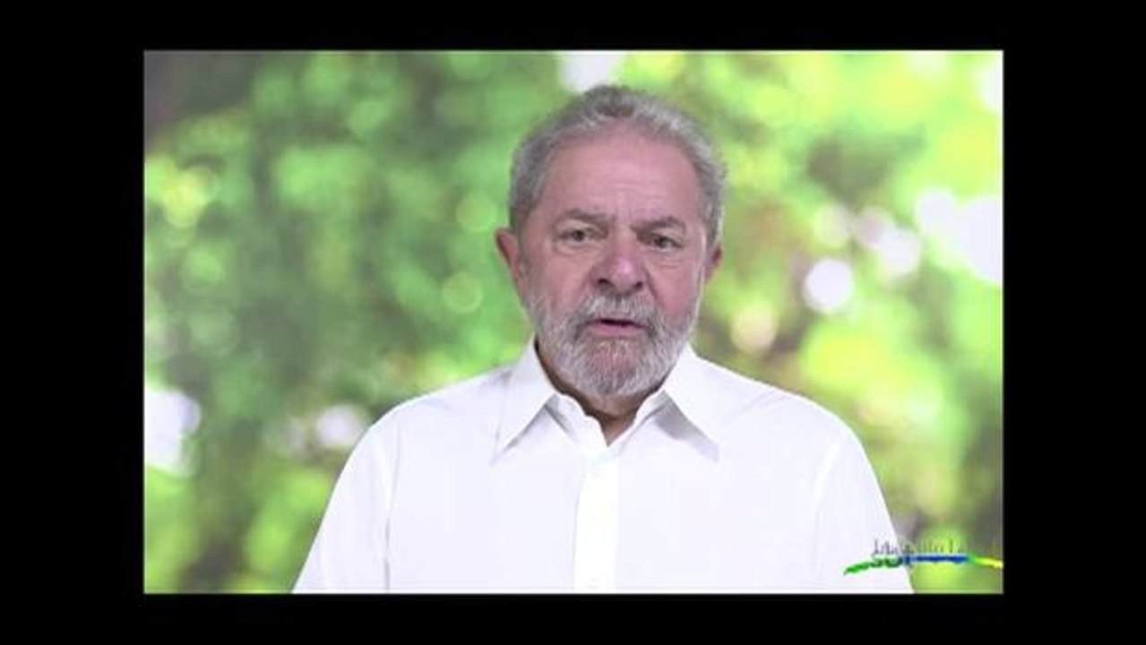 Manifestantes ocupam a Esplanada dos Ministérios em ato a favor do governo