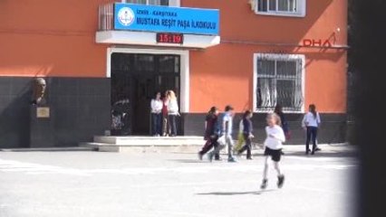 İzmir Okul Bahçesinde Öğrencinin Ayağını Ezdi