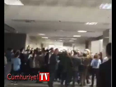 Can Dündar ve Erdem Gül mahkeme salonundan böyle çıktı