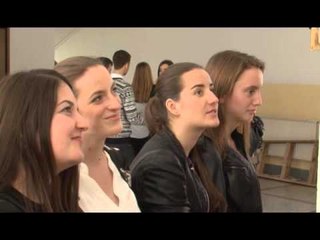 Lajme - Ekspozitë në shkollën Hysni Zajmi