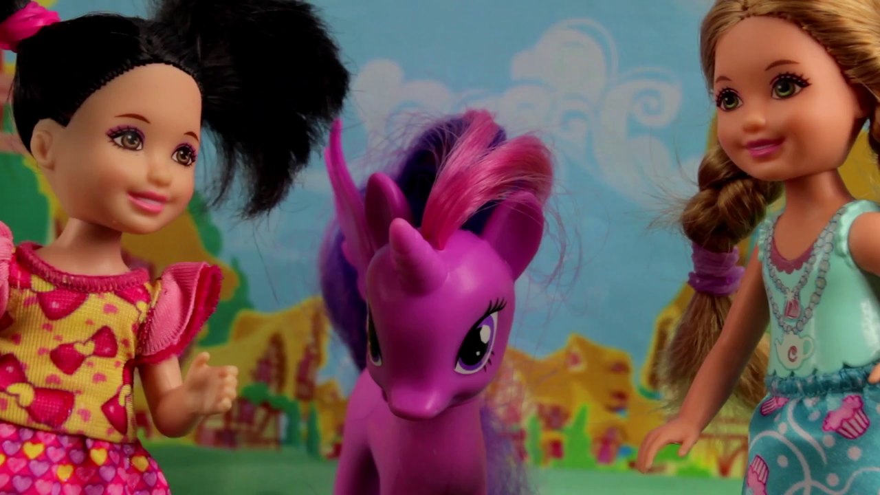 Куклы Барби - Май литл пони мультик с игрушками Лиза в Понивиле игры для девочек