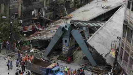 Autoridades no esperan más supervivientes bajo el puente derrumbado en Calcuta