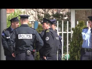 LEVIZJA “VETEVENDOSJE” URON ME RASTIN E 1 PRILLIT ISA MUSTAFEN DHE HASHIM THAÇIN LAJM