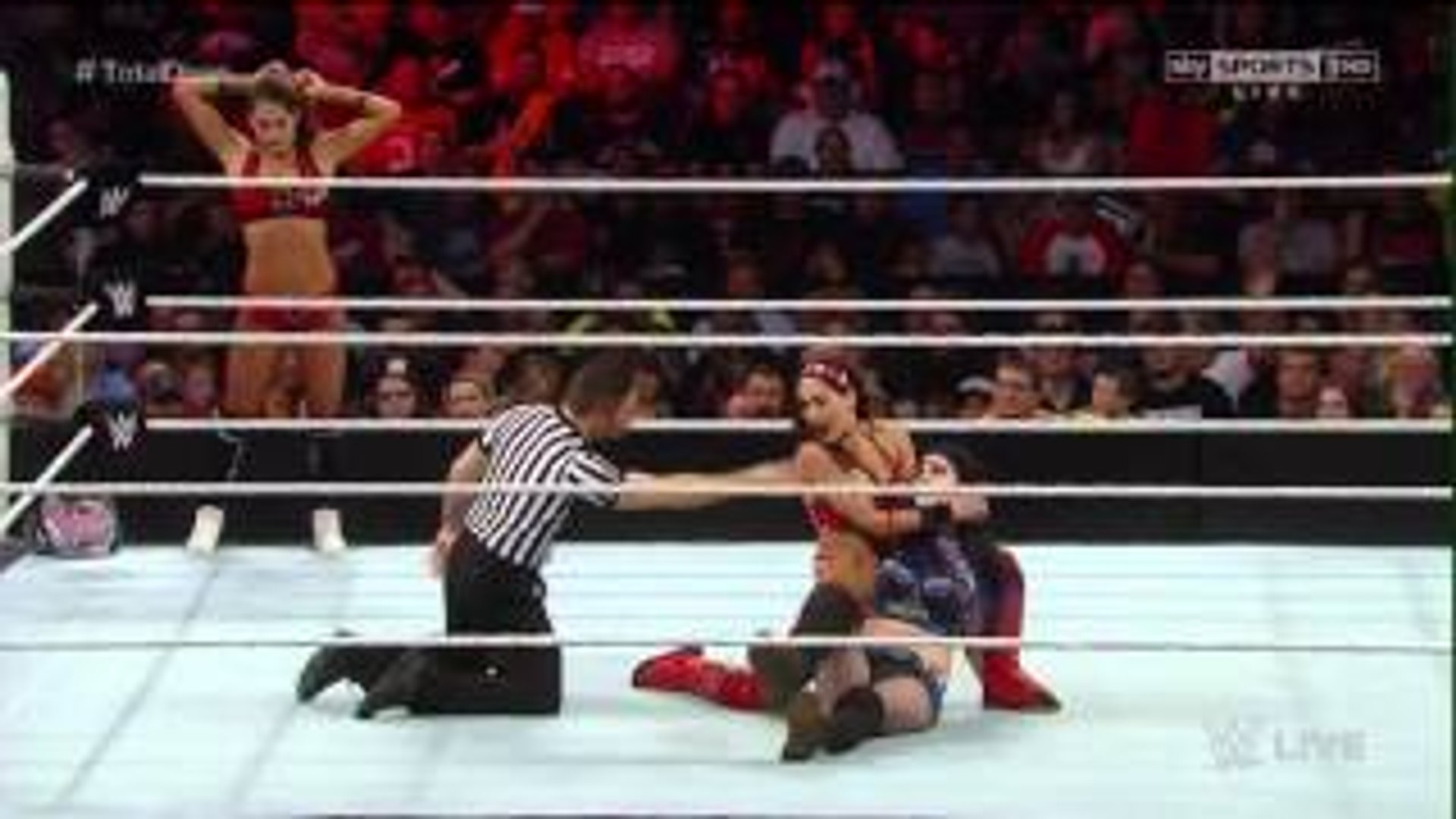 Wwe Raw The Bella Twins Vs Paige 2-On1 Handicap Match - Video Dailymotion