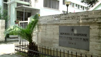 Policia kërkon çarmatosjen: Zyrtarë, dorëzoni armët! - Top Channel Albania - News - Lajme