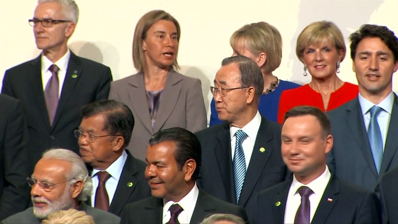 World leaders pose for Nuclear Security Summit family photo