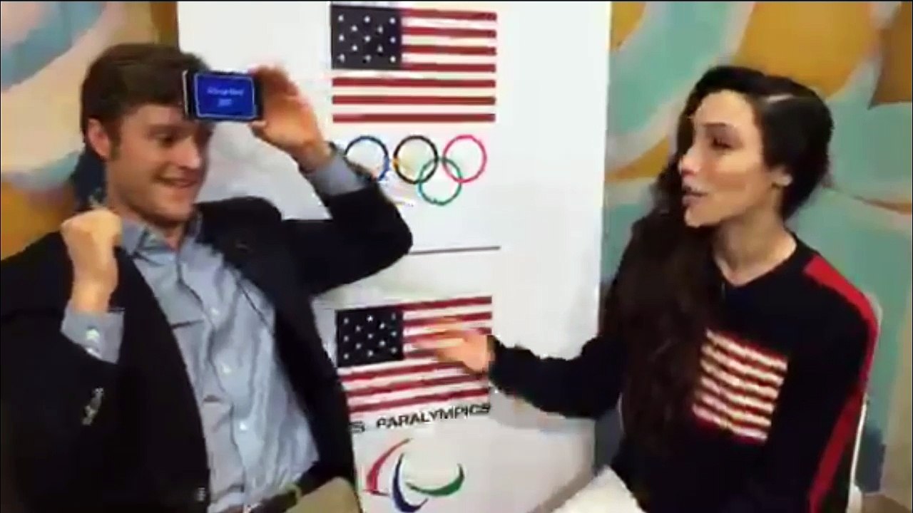 Meryl and Charlie plays Heads Up