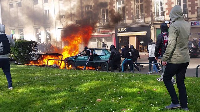 Nantes : Voiture en feu et débordement à la manifestation Loi Travail