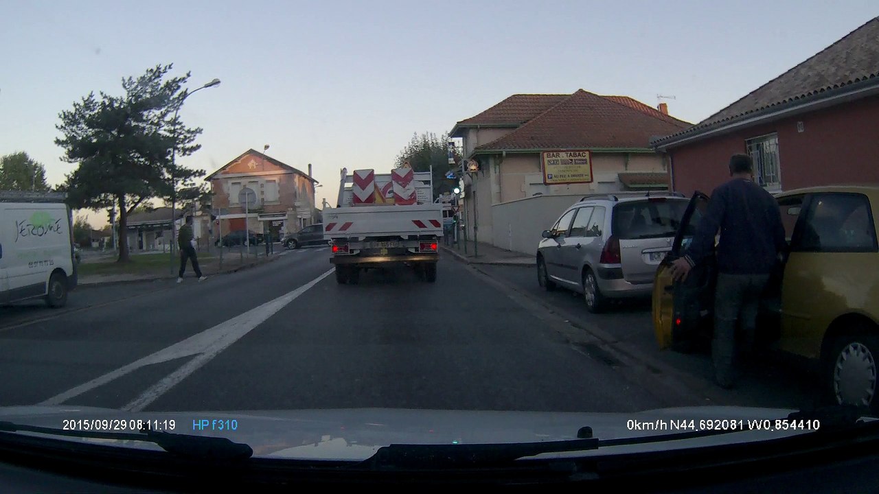 manoeuvre dans carrefour marcheprime (33)