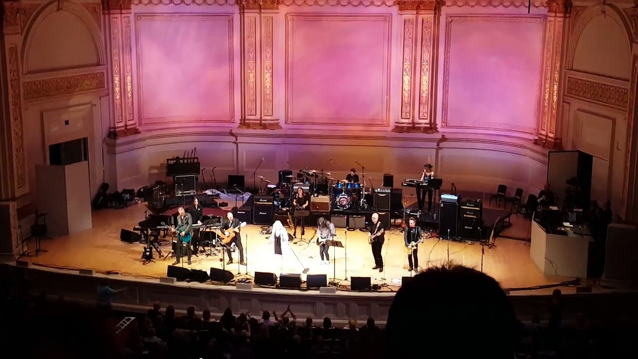 Debbie Harry does Bowie s Starman